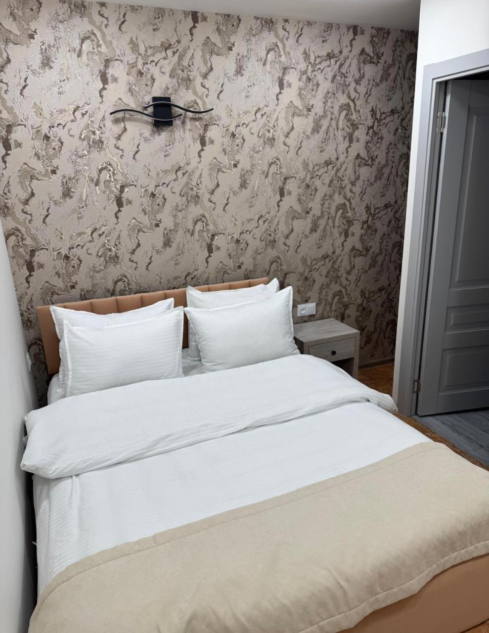 Hotel Lux Plaza P'arak'ar Exterior foto